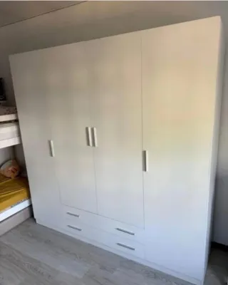 Armarios de madera nuevos