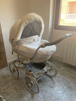 Cochecito de bebé blanco