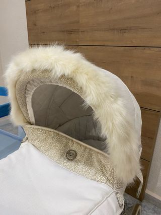 Cochecito de bebé blanco