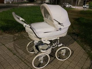Cochecito de bebé blanco
