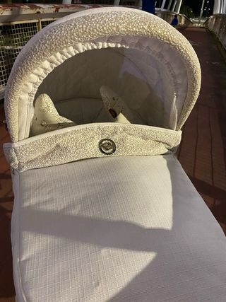 Cochecito de bebé blanco