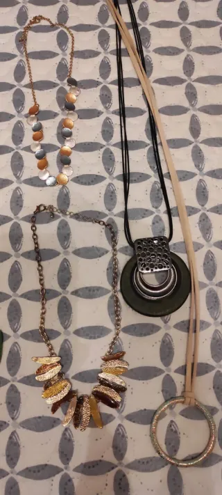 Lote Collares Negro y Dorado