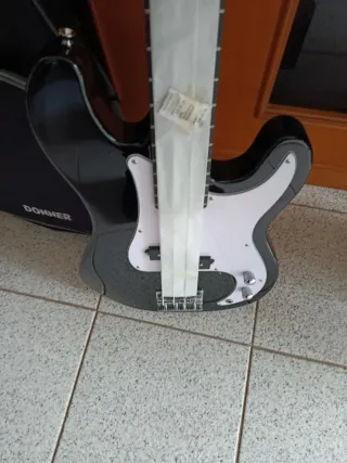 Basso Donner nero con custodia