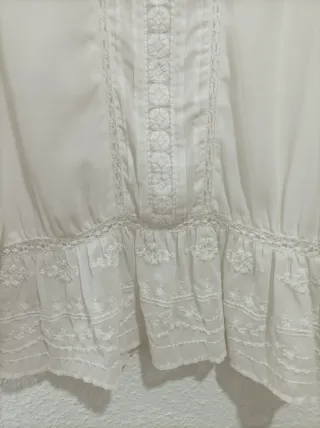 Blusa gasa blanca con puntilla