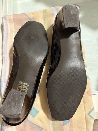 Zapatos de piel marrones hebilla dorada talla 39