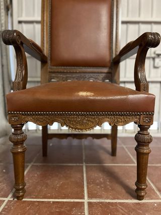 Sillón antiguo madera maciza y cuero