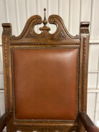 Sillón antiguo madera maciza y cuero