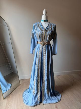 Alquiler Takchita Azul y Dorado