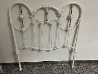 Cabecero de forja blanco y dorado