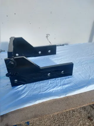 Enganche para remolque con tornillos