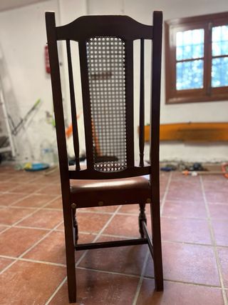 4 Sillas de madera clásica respaldo rejilla