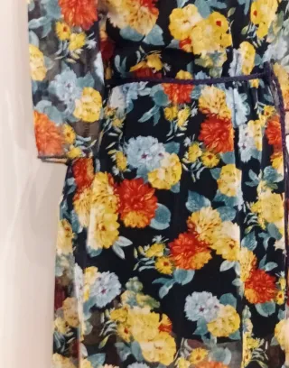 Vestido en gasa de flores. Talla S. Nuevo.