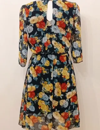 Vestido en gasa de flores. Talla S. Nuevo.