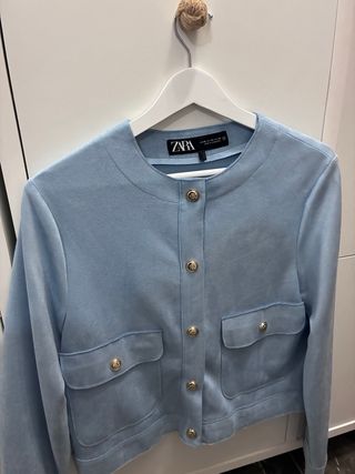 Chaqueta Zara azul botones dorados