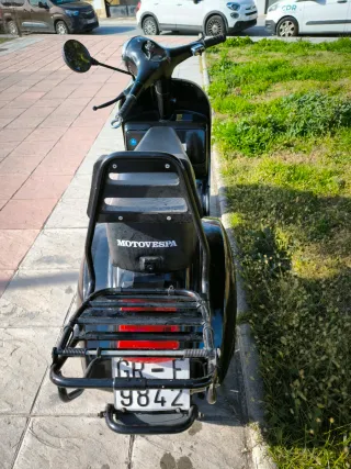 Vespa 200 Negra