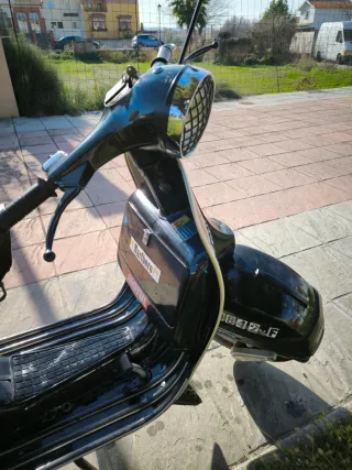 Vespa 200 Negra
