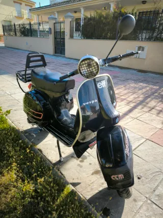 Vespa 200 Negra