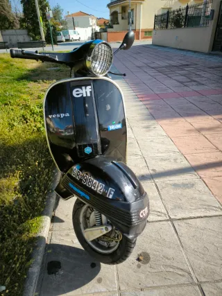 Vespa 200 Negra