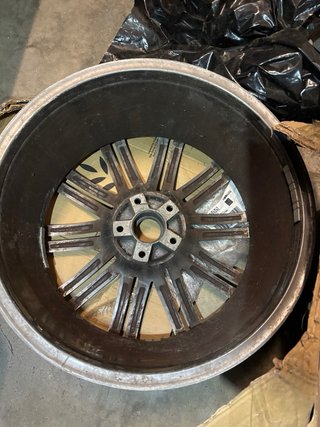 4. LLANTAS  21”  2. Neumaticos 275/45ZR21
