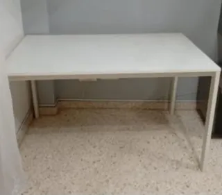 Mesa de comedor blanca