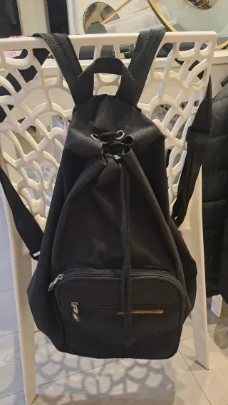 Mochila negra multiusos