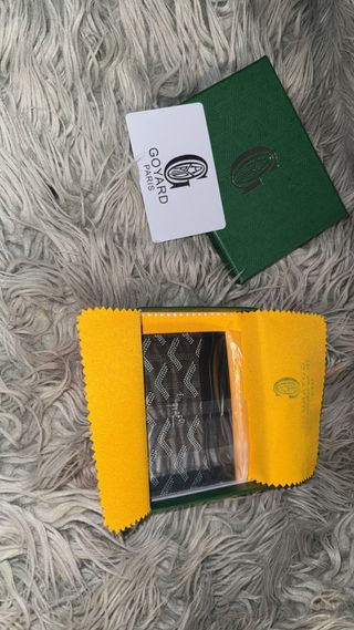 Tarjetero estilo lujo.