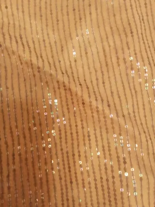 Vestido midi con lentejuelas de ceremonia.