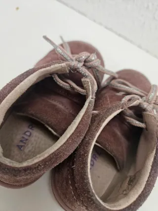 Sapatilhas de camurça para bebé