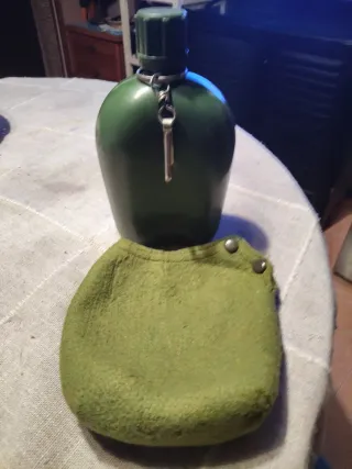 Cantimplora militar años 80