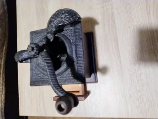 Molinillo de café antiguo decorativo