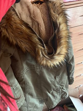 Parka Bershka verde forrada mujer