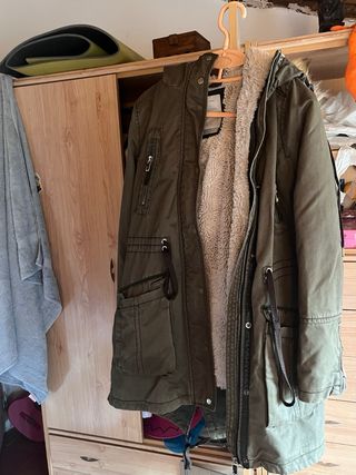 Parka Bershka verde forrada mujer