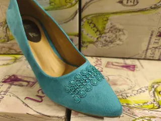 Zapatos de tacón azul verdoso