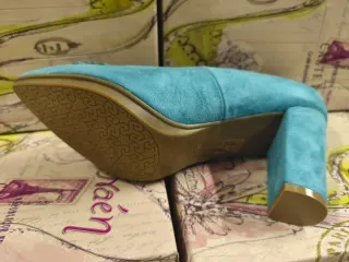 Zapatos de tacón azul verdoso