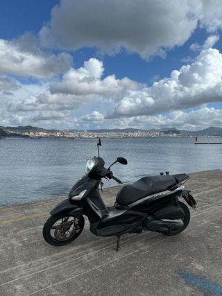 Piaggio Beverly 350 Negra