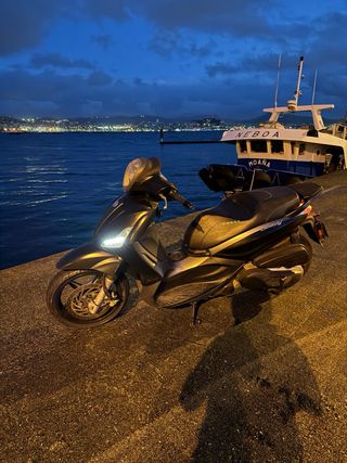 Piaggio Beverly 350 Negra