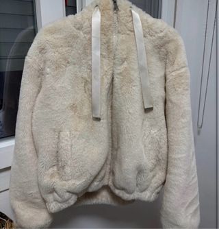 Chaquetón de pelo beige