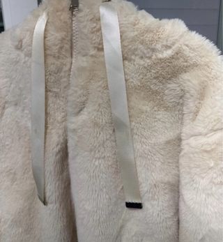 Chaquetón de pelo beige