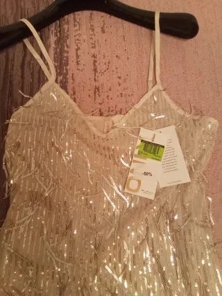 Vestido corto con lentejuelas, talla L.