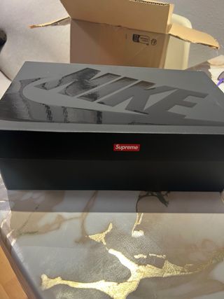 Supreme Zapatillas, Calcetines y Camisetas Pack