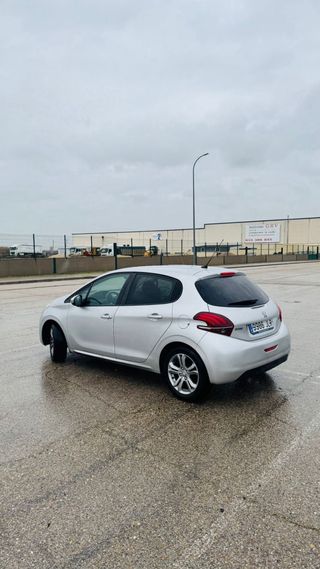 Peugeot 208 2016