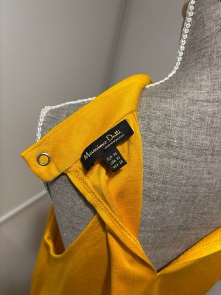 Top Massimo Dutti cuello halter color mostaza