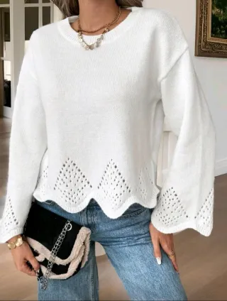 Suéter blanco elegante con detalles