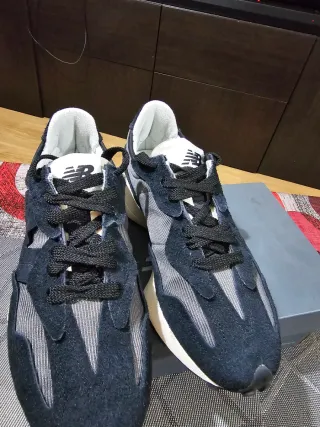 New Balance 327 Talla 44 Negro/Gris