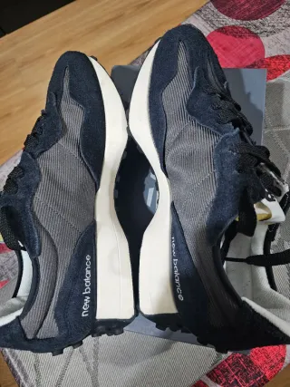 New Balance 327 Talla 44 Negro/Gris
