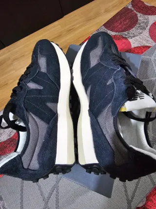 New Balance 327 Talla 44 Negro/Gris