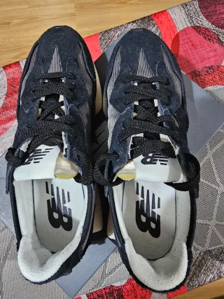 New Balance 327 Talla 44 Negro/Gris