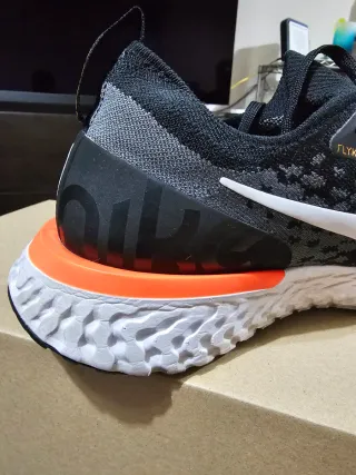 Nike Epic React Flyknit Negro Naranja