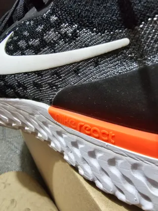 Nike Epic React Flyknit Negro Naranja