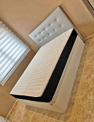 Camas nuevas / Canapé y Colchón